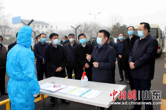 2月12日至13日，省人大常委会党组书记、副主任于晓明带领督导组到菏泽，督导检查疫情防控和企业复工复产情况。